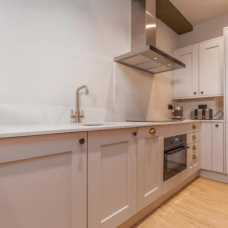 Apartment Premium Serviced Flat On Westbury High St Bristol