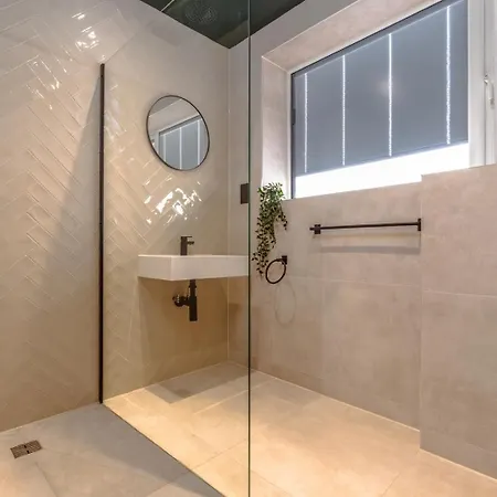 Premium Serviced Flat On Westbury High St