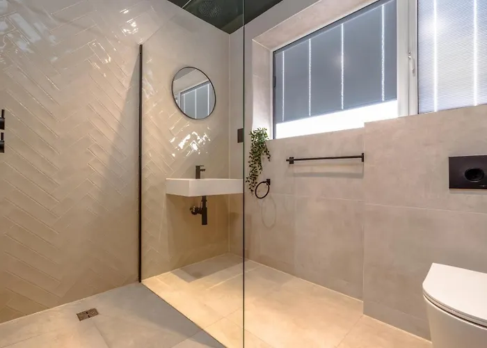 Premium Serviced Flat On Westbury High St